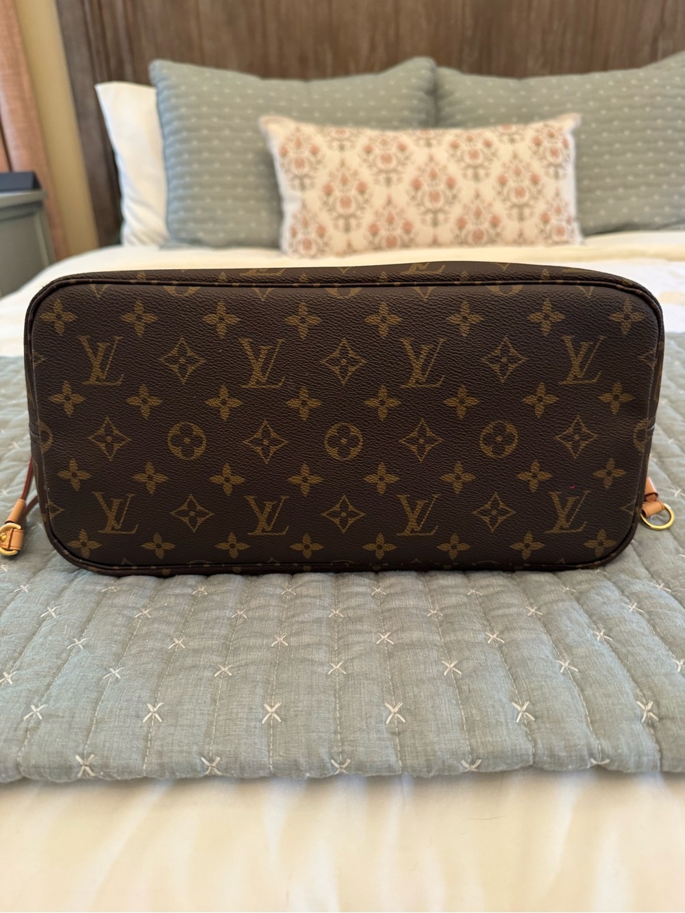 EUC Louis Vuitton Monogram Neverfull Tote MM with beige interior - Picture 11 of 15